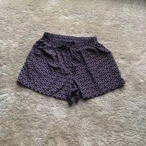 Comfy polyester shorts with pockets